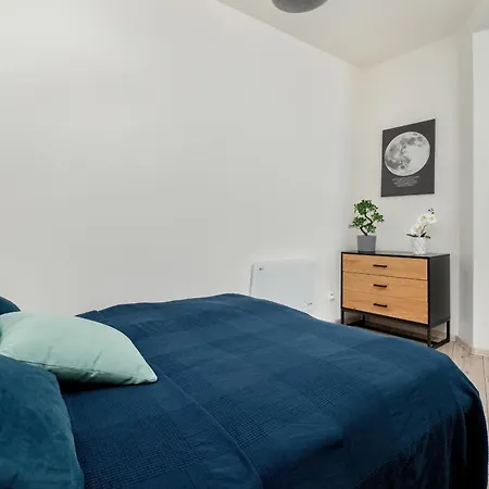 Plocka Comfortable & Modern By Renters Apartment *